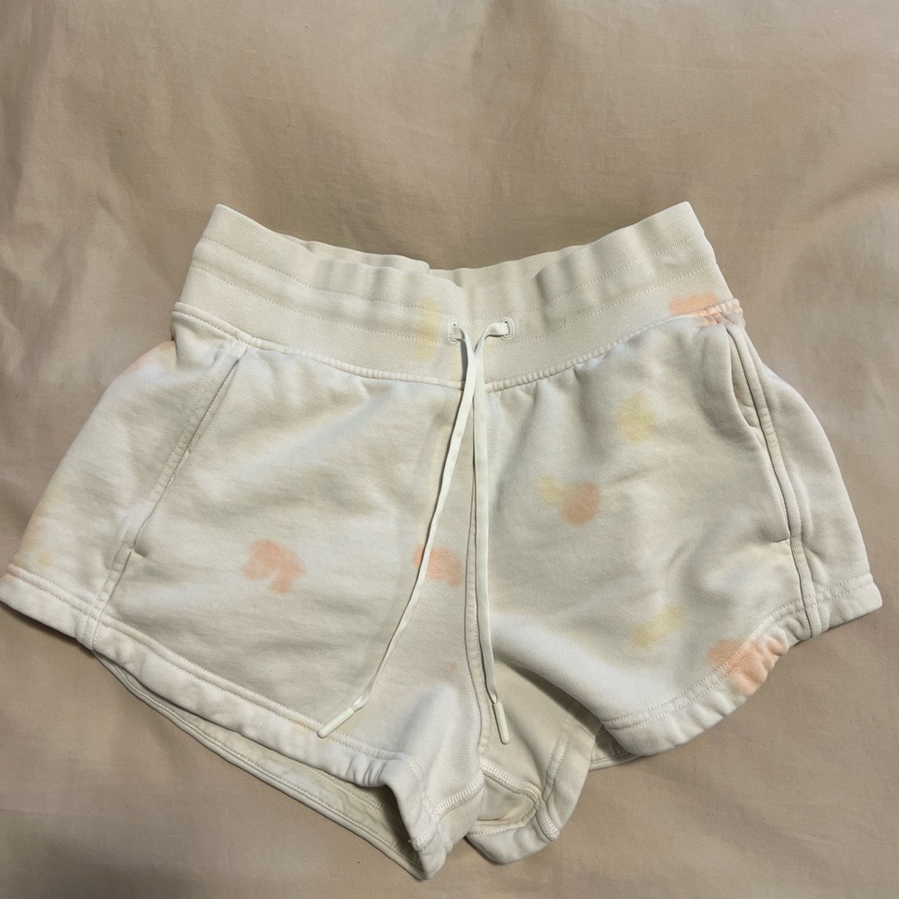 Lululemon Athletica Cream Athletic Shorts with Elastic Waistband